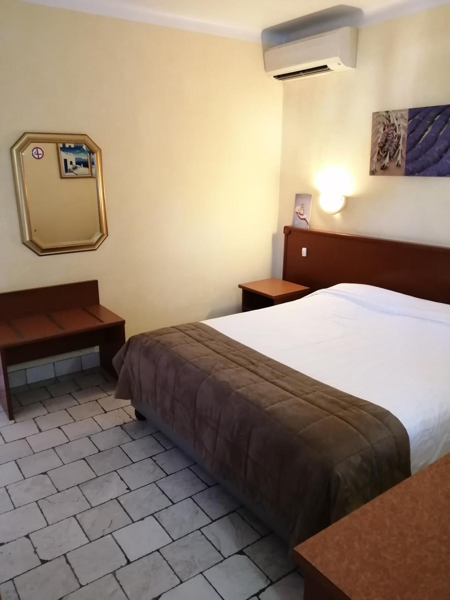 Auberge Les Aromes Grasse Exteriör bild