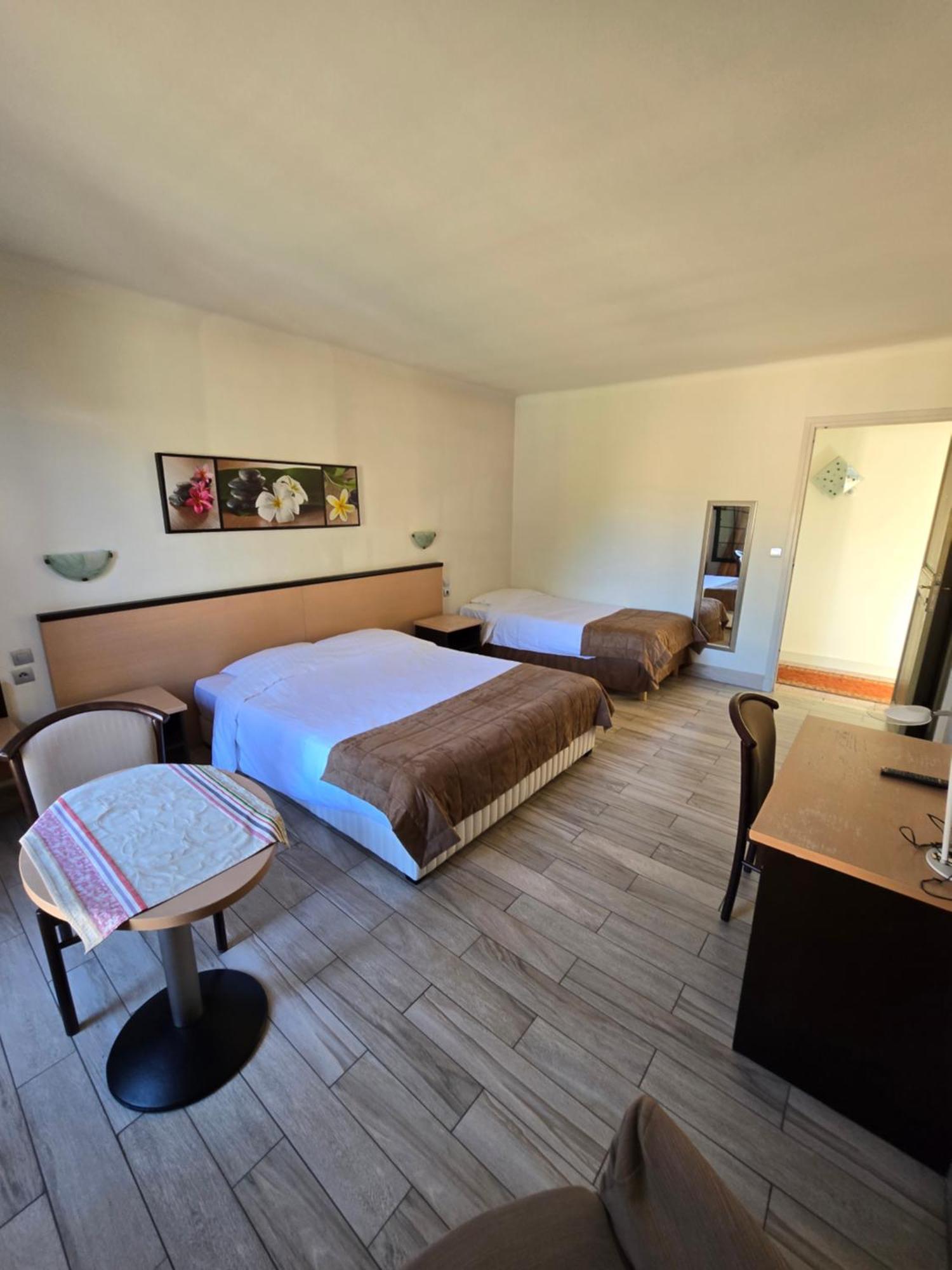 Auberge Les Aromes Grasse Exteriör bild